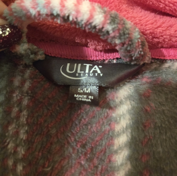 ULTA Bath robe. - Picture 2 of 8
